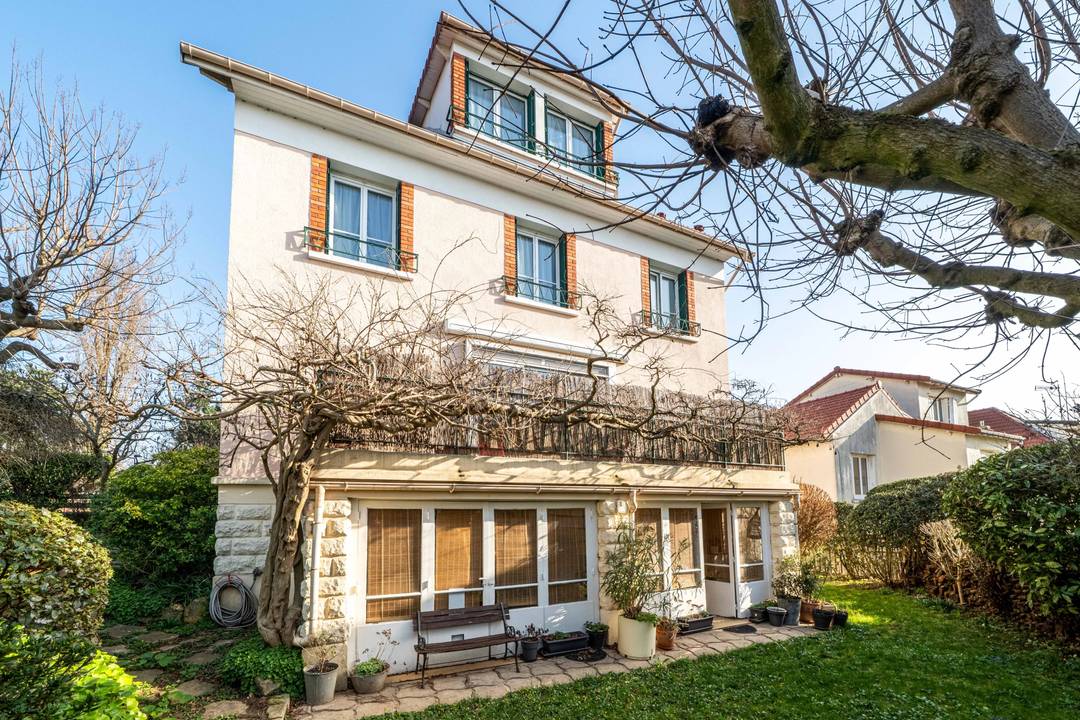 CACHAN - Quartier Saint-Jean - 10-room family home 220 m² - 513 m² wooded lot