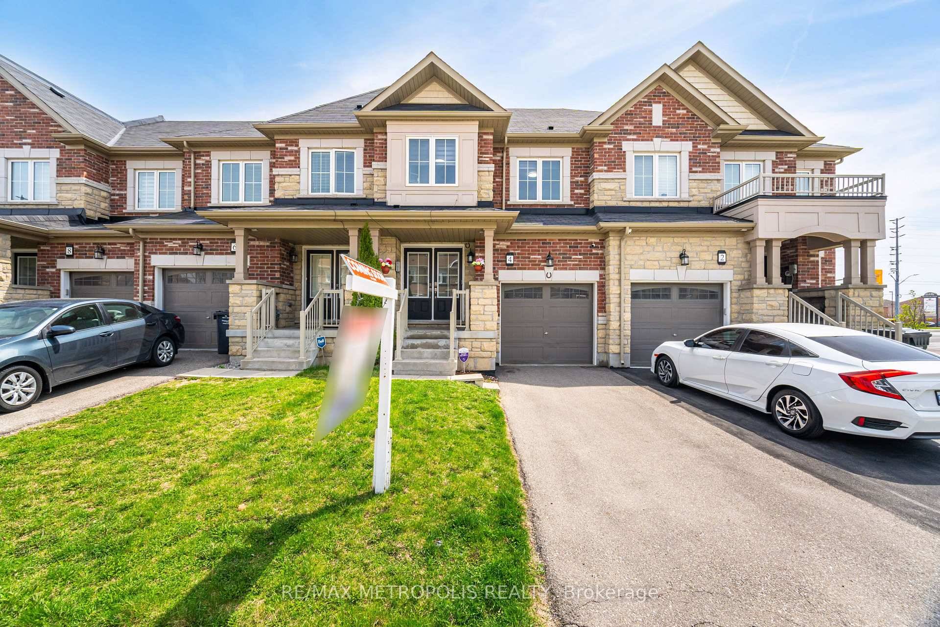 Welcome to Your Beautiful Freehold 2 Storey Townhouse, ideally located in a highly convenient area of Brampton.