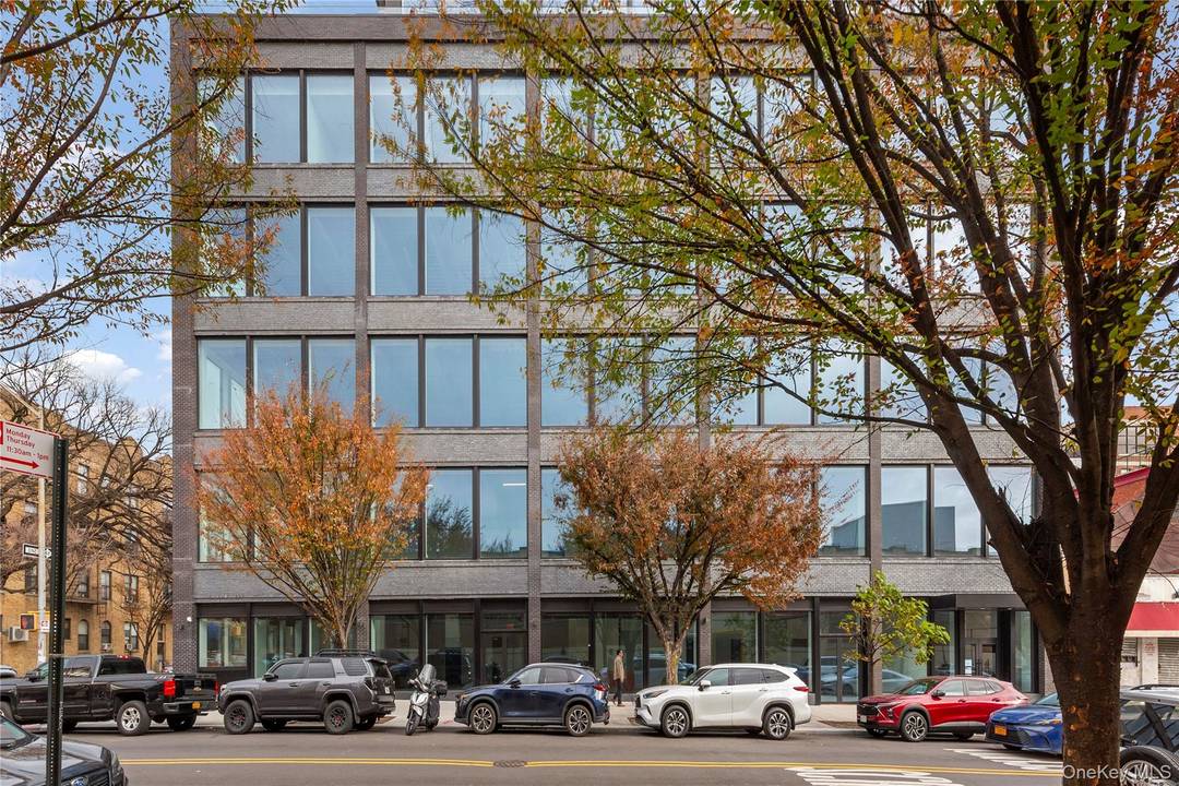 Astoria Pointe, 35 01 36th Avenue, Astoria, NY 11106, rises as a brand new, architecturally stunning mixed use Marvel, offering premium full floor office opportunities from 4, 575 square feet ...