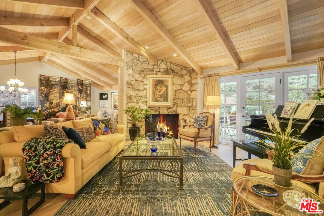 9420   Eden Dr 4BR Beverly Hills Post Office | B.H.P.O. La
