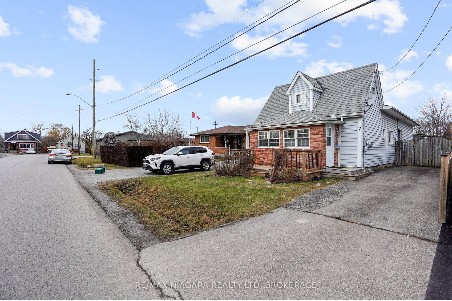 Welcome to 7 Bloomfield, St Catharines.