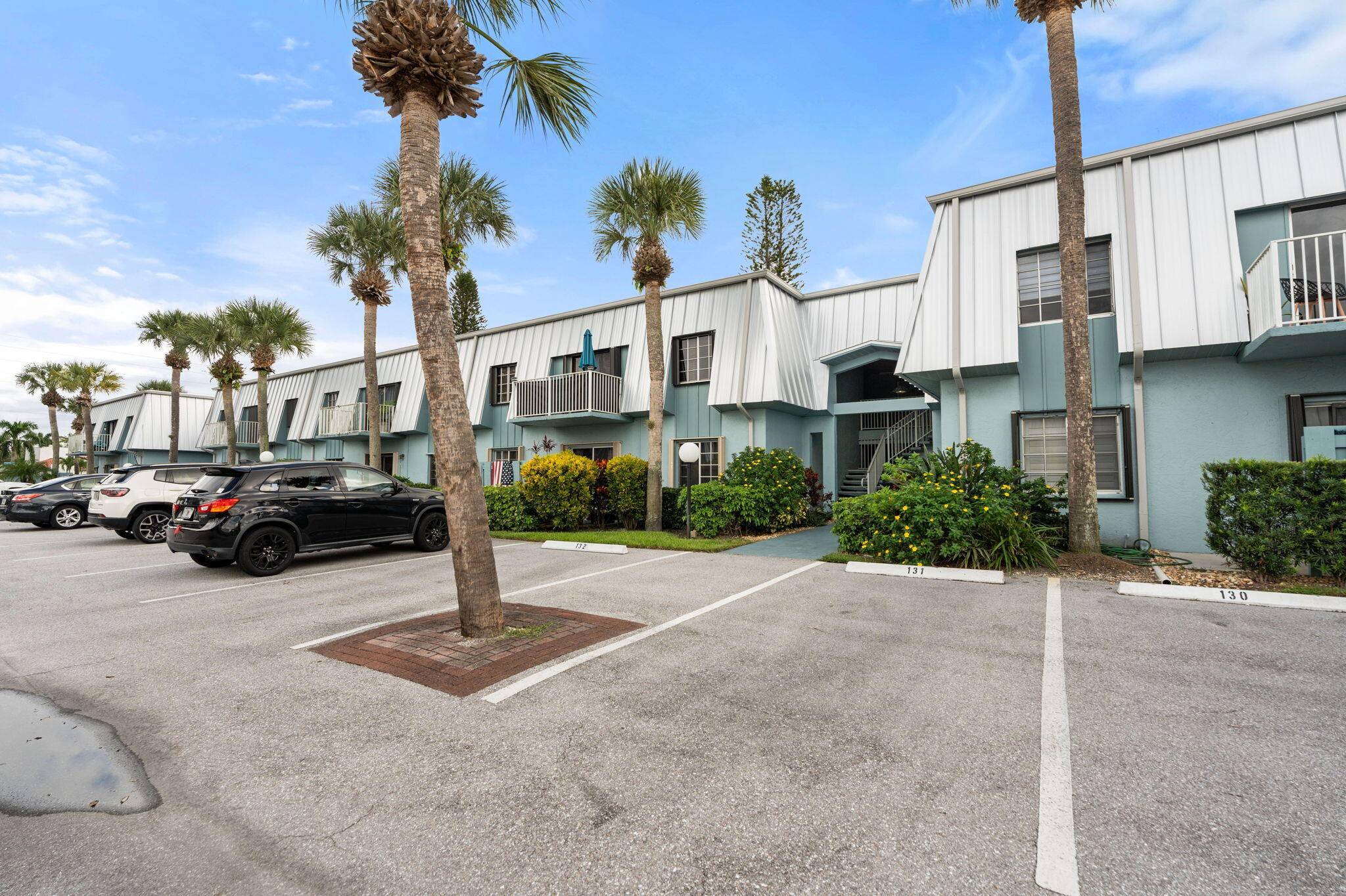 Discover this beautifully maintained, all ages, 2nd floor condo, offering comfort, style, and unbeatable convenience in the heart of Stuart !