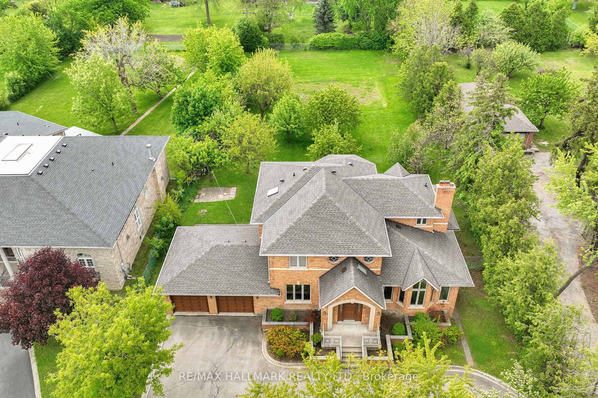Welcome to 19 Hillside Avenue, an exceptionally well maintained, custom built 5 bedroom, 4 bathroom home set on a rare 100 x 260 ft premium lot in the prestigious Southview ...