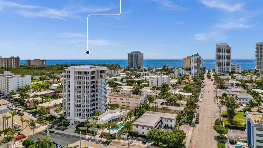 Stunning half floor 2BR den just 3 blocks from the sand in the heart of Fort Lauderdale Beach.