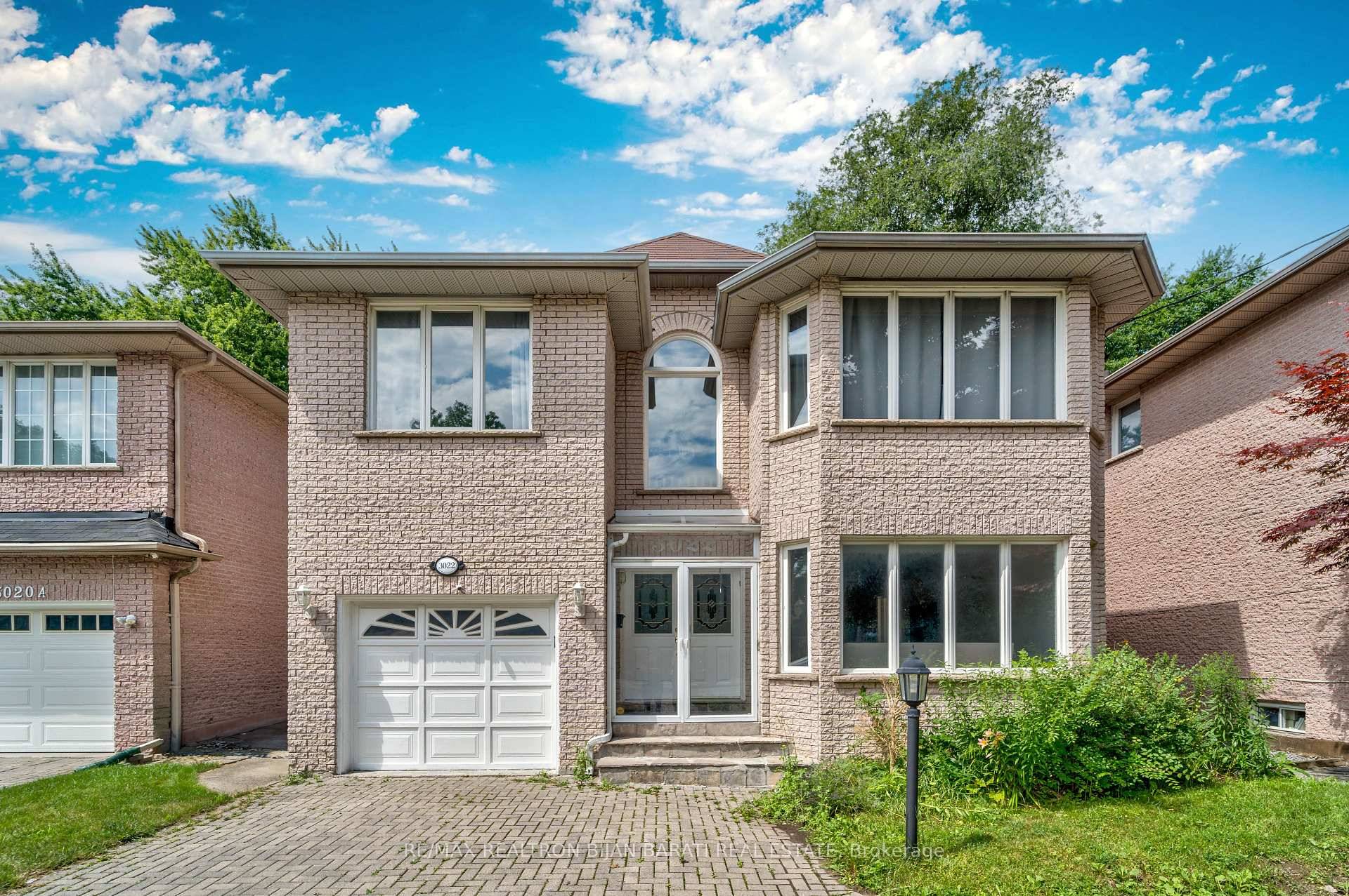 A Solid Brick 2 Storey Family Home Built in 1996, Nestled In High Demanded Willowdale East Neighbourhood !