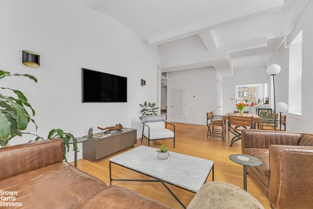 Discover an exceptional living experience at 130 Fulton Street, located in the heart of the Fulton Seaport neighborhood.