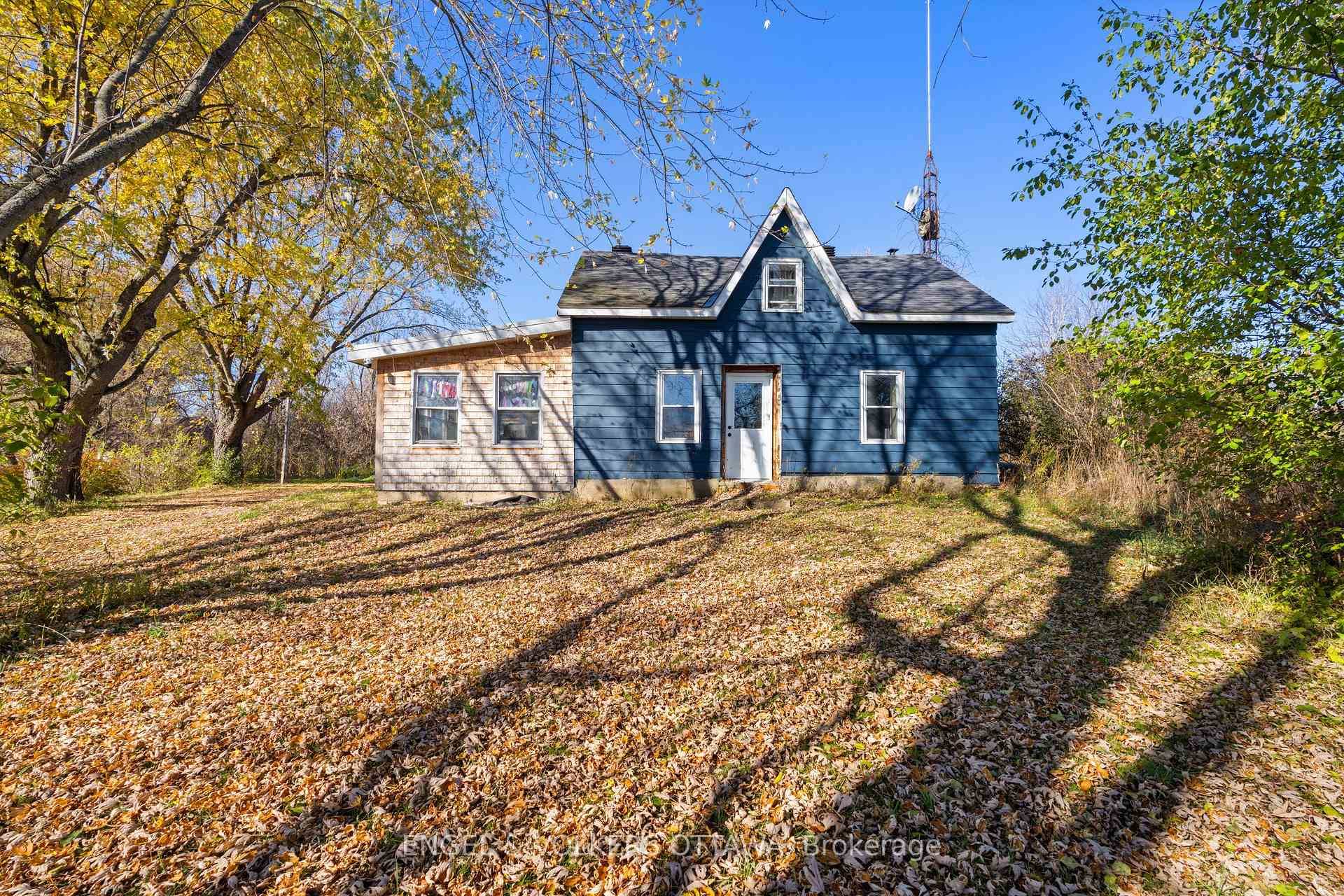 Welcome to 3749 Donnelly Drive your blank canvas for country living !