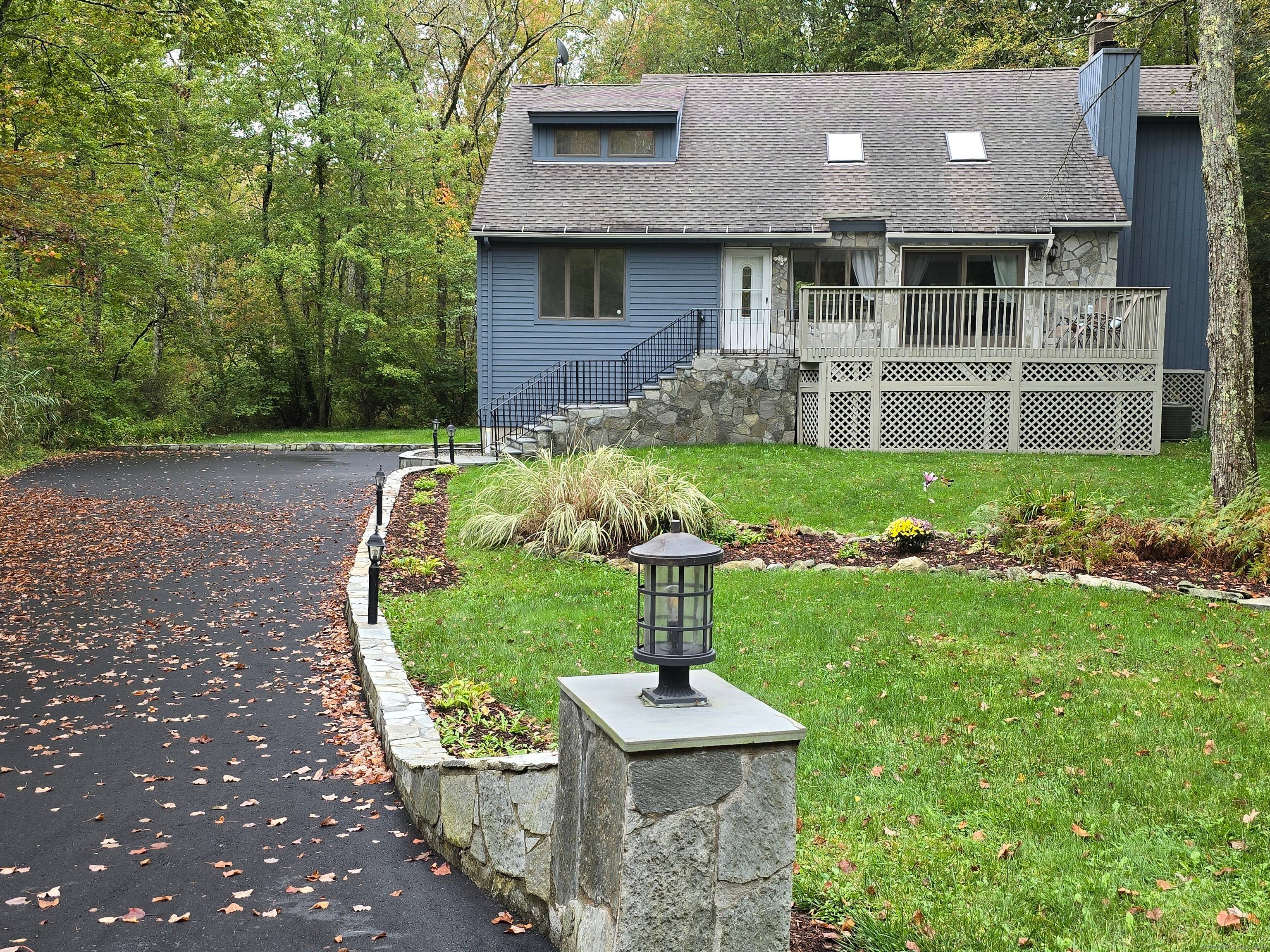 Welcome to Woodridge Lake living.