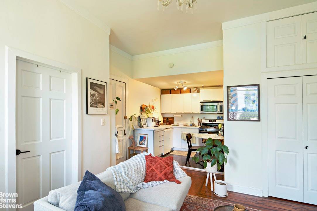 This one bedroom in a historic brownstone on one of Park Slope's most charming tree lined streets is the perfect place to call home.