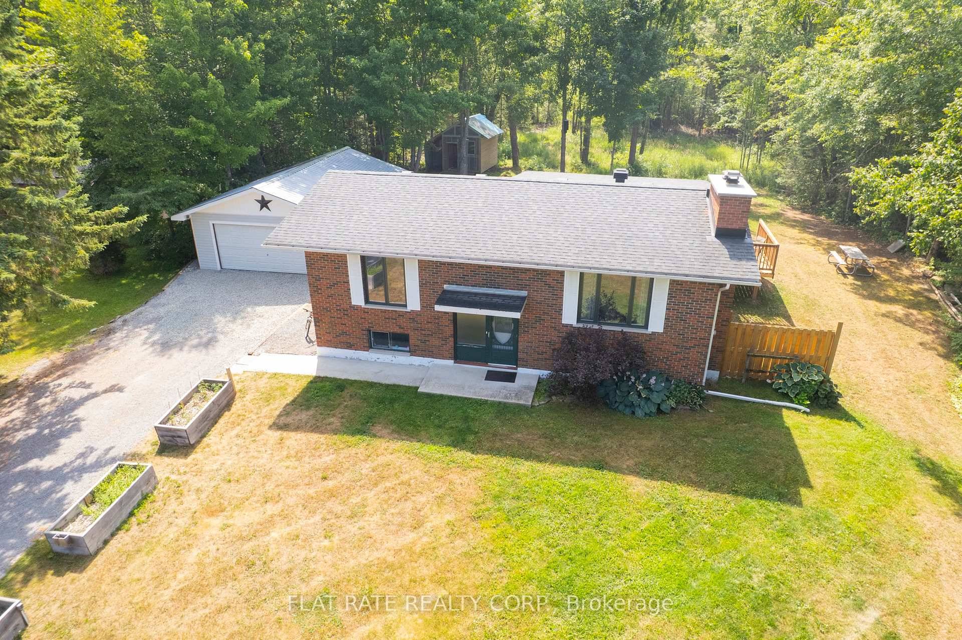 BEAUTIFUL FAMILY HOME NESTLED ON NICE SIZED LOT MINUTES TO THE AMENITIES OF APSLEY.