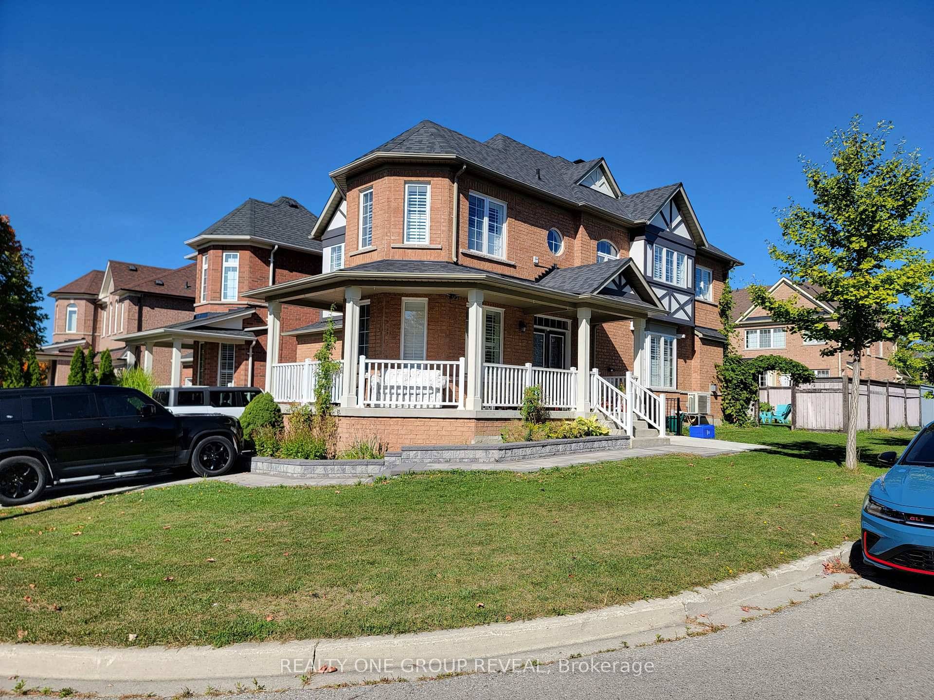 Detached House On Corner Lot, Four Spacious Bedrooms, Master Bedroom With His amp ; Her Closets, 5Pc En Suite.