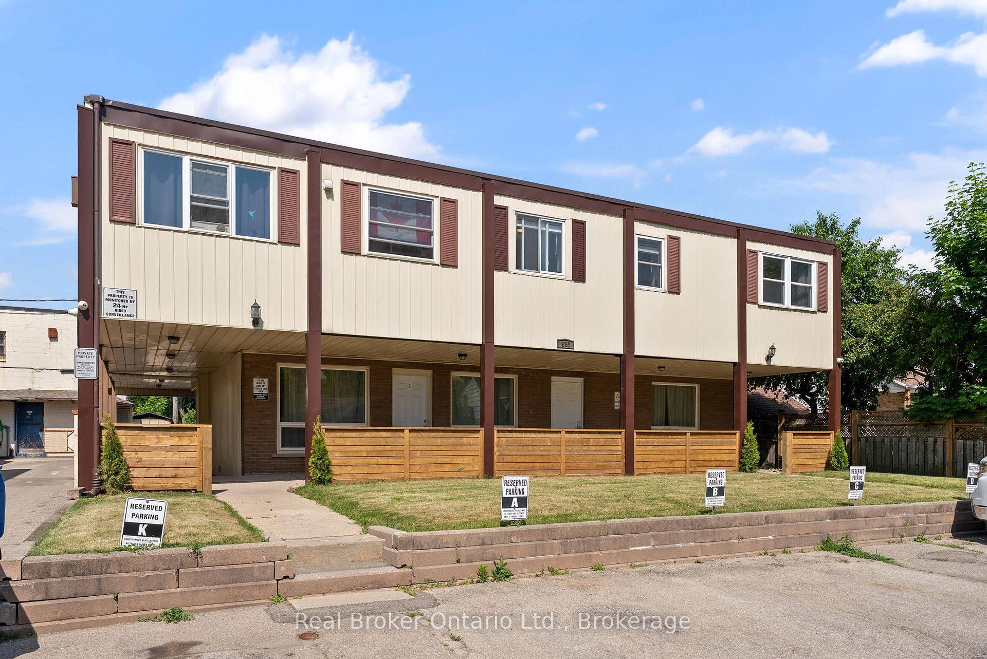 This renovated 2 bedroom apartment is located in a quiet, well maintained 8plex in Burlingtons Aldershot neighbourhood.