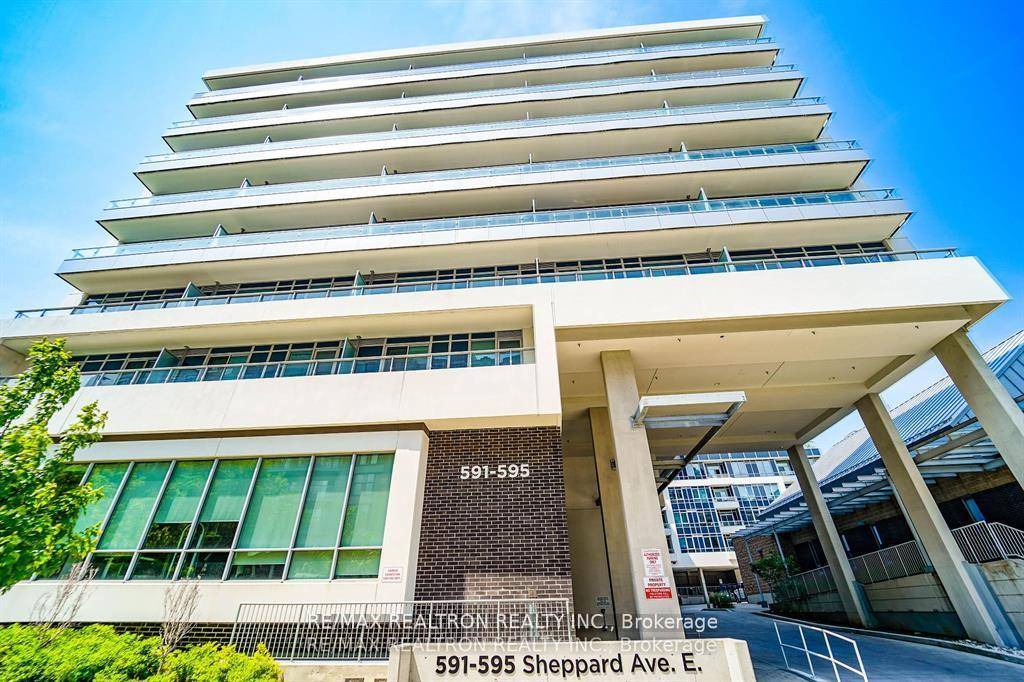 Welcome to 591 Sheppard Ave E, Unit 923 a bright and luxurious corner suite in prestigious Bayview Village !