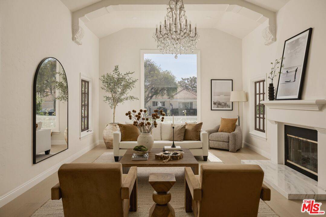 8607 Clifton Way 3BR Beverly Grove La