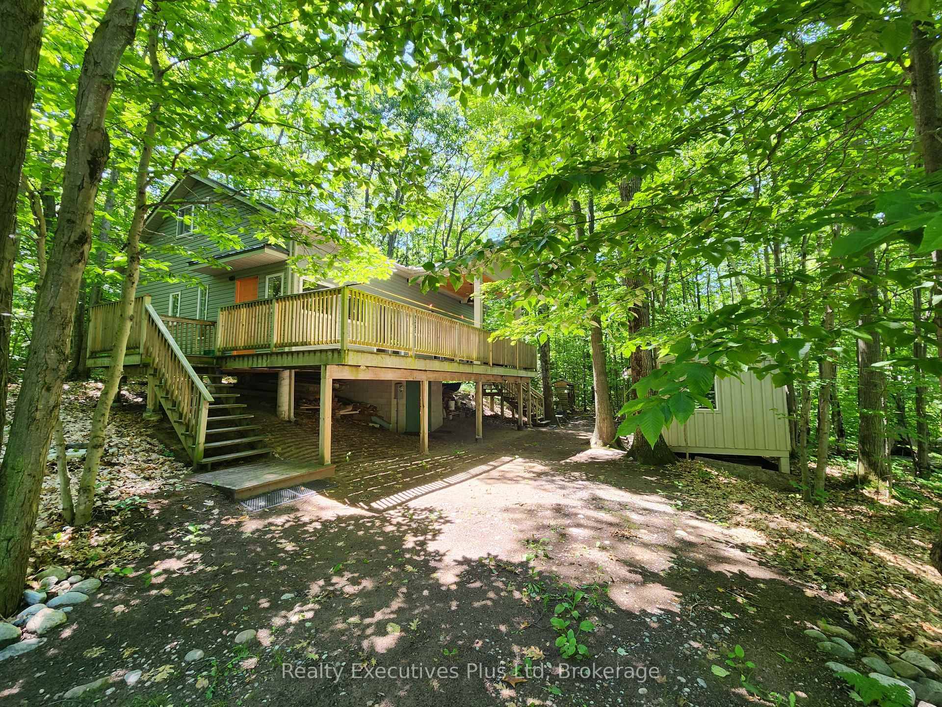 If you every wanted a great island cottage just steps from a Caribbean Like sandy beach in the sunshine overlooking the clear blue waters of Georgian Bay then this is ...