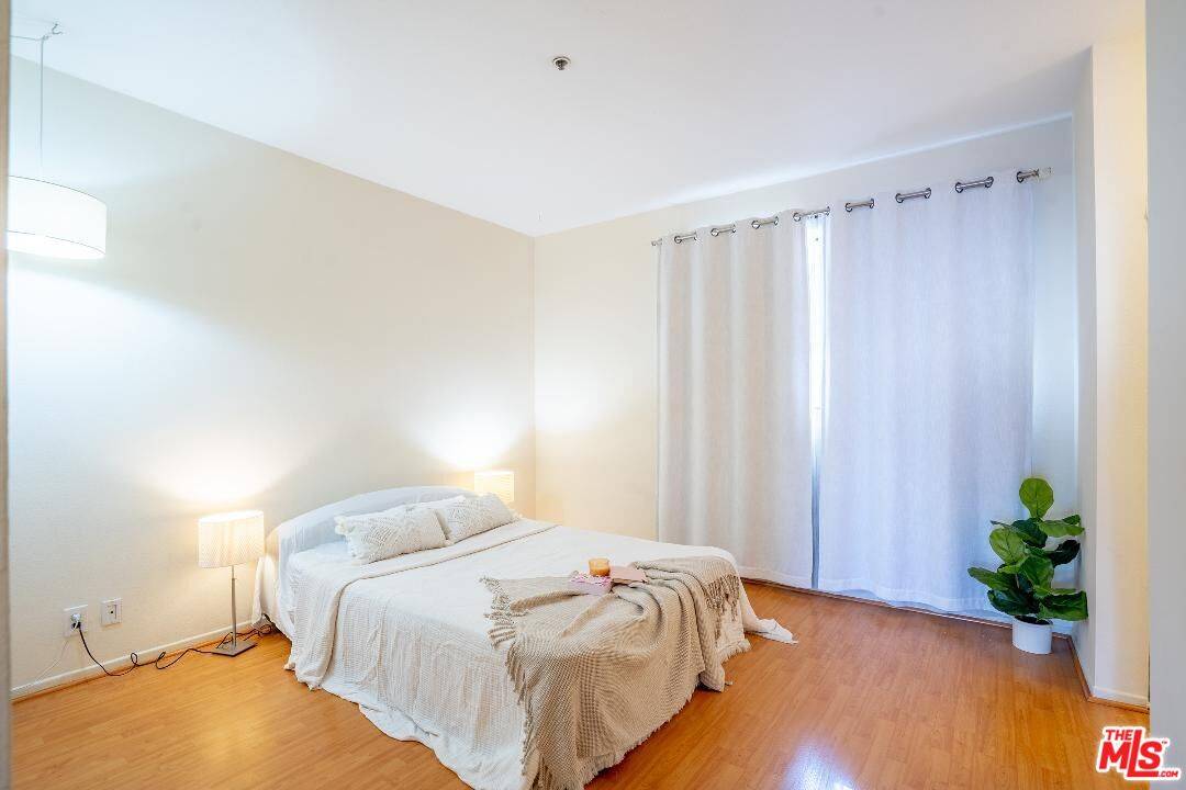 533  S St Andrews Pl 2BR La