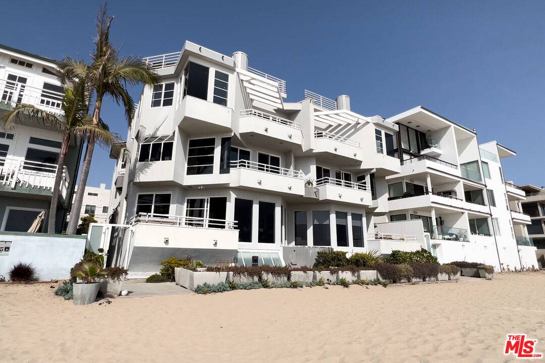 3507   OCEAN FRONT WALK LA