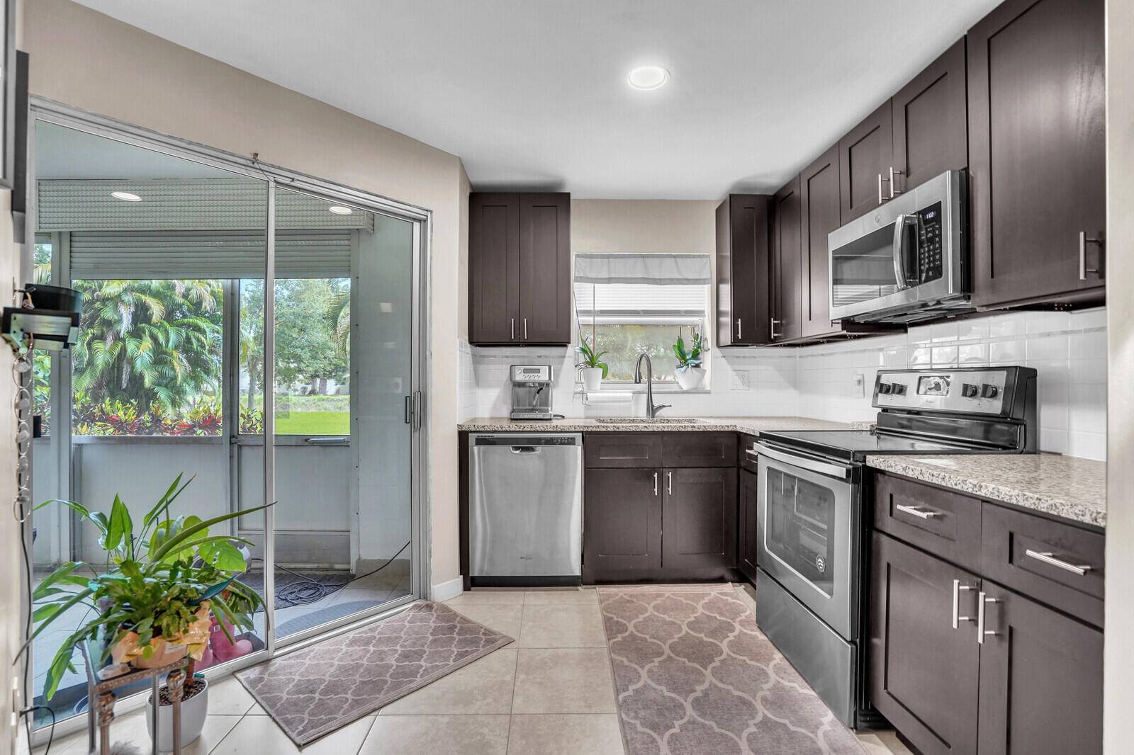 Move in ready 1st FLOOR condo in the desirable 55 community of Poinciana.