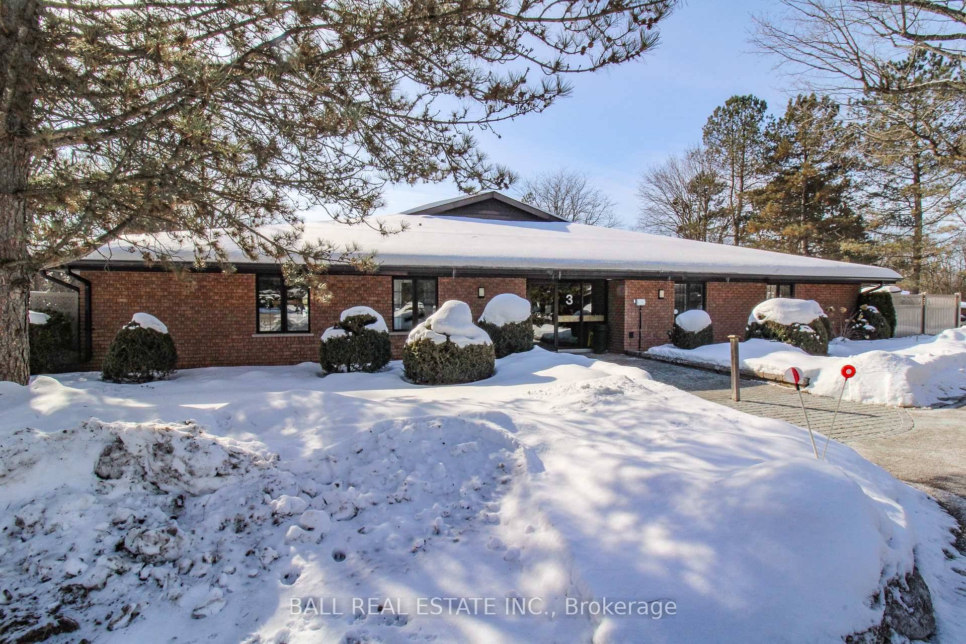 Fabulous move in ready 2 bedroom plus den condo across from beautiful Peterborough golf and country club !