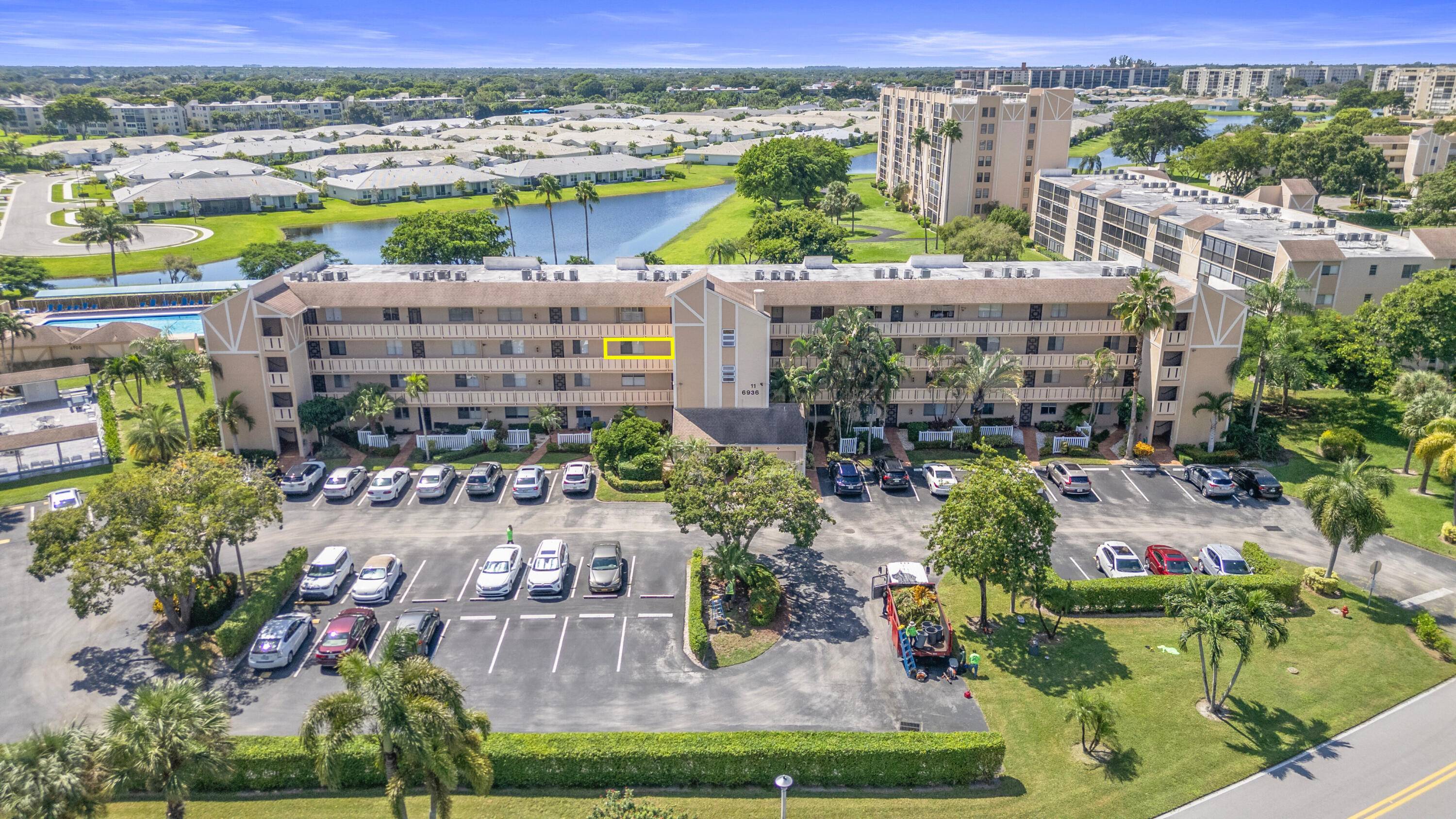 This beautifully maintained 2 bedroom, 2 bath 3rd floor condo is located in the highly sought after community of Huntington Lakes in Delray Beach.