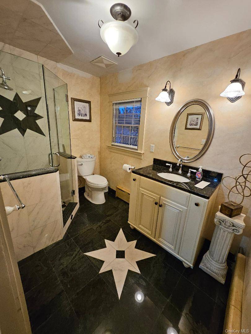 Beautiful modern home located in Roslin Heights