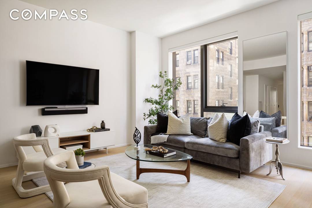 Residence S603 is a spacious, move in ready two bedroom, two and a half bath condominium in a beautiful full service building near Gramercy Park.