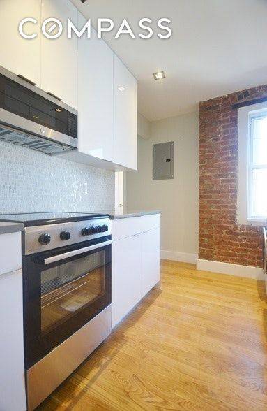 Renovated 1 bedroom in the heart of the LES.