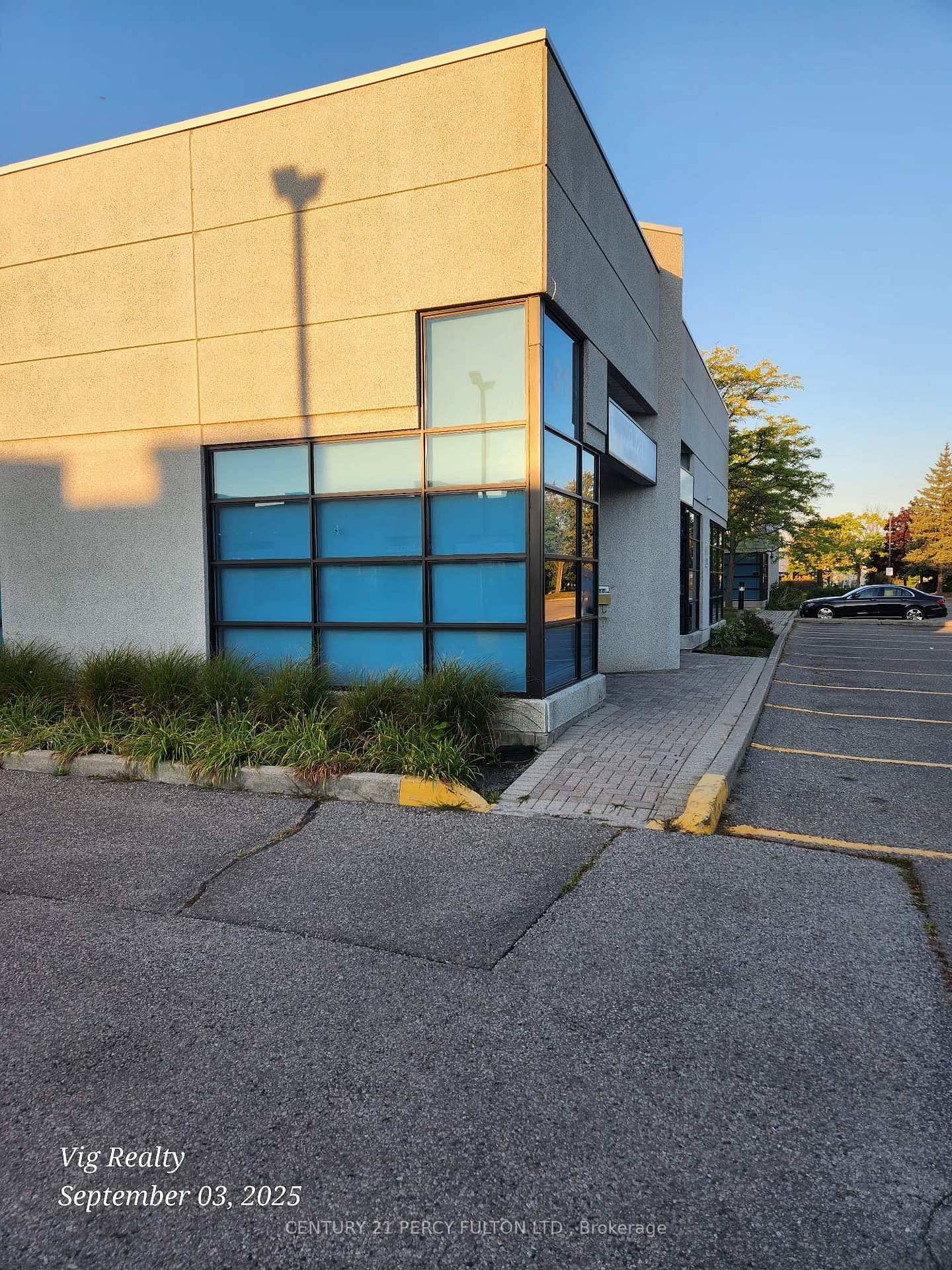 Prime opportunity to lease an 858 sq.