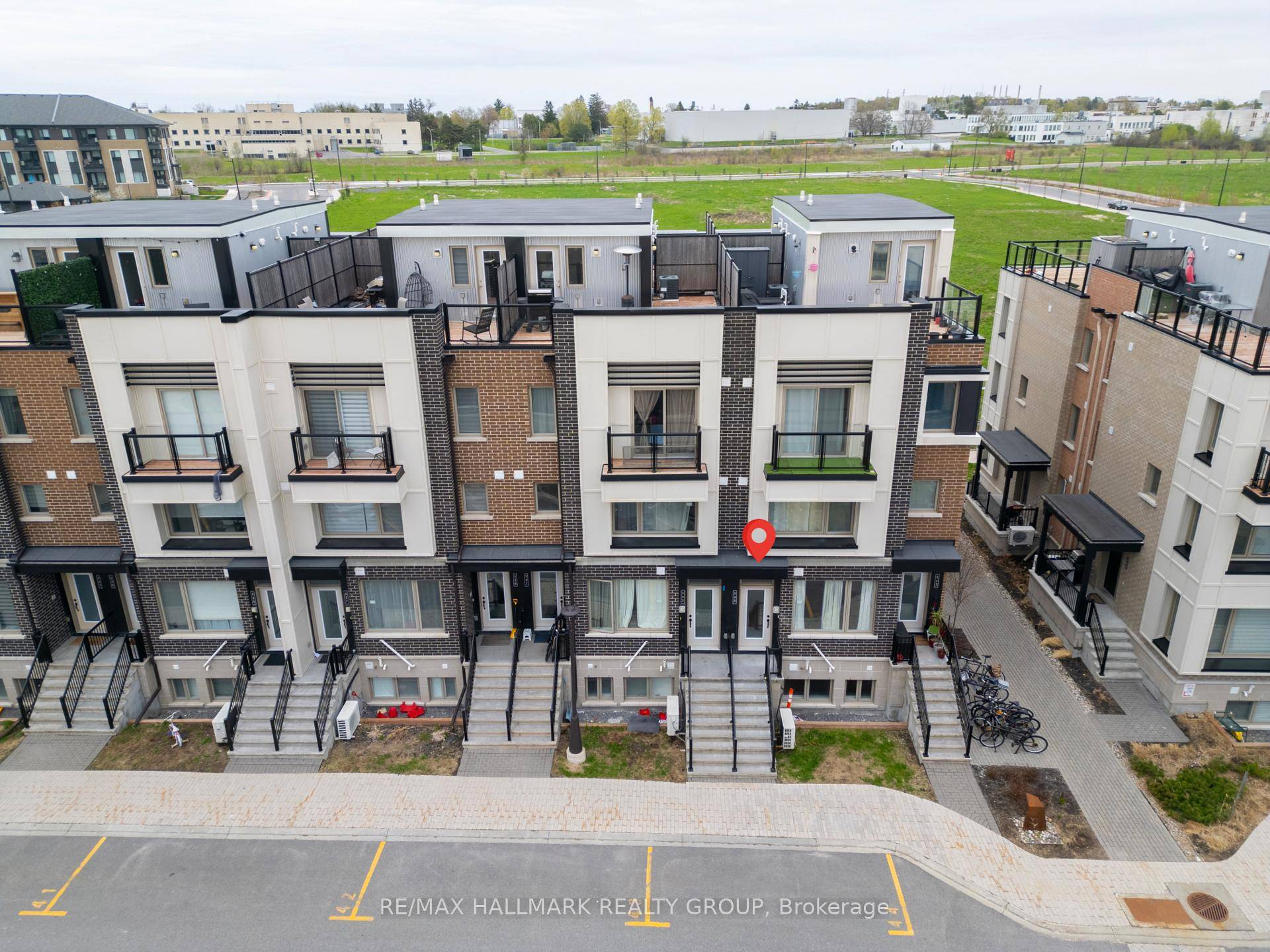 Move in ready and designed for modern comfort, this beautifully crafted condo in the Rockcliffe area of Ottawa offers everything you need to feel right at home.