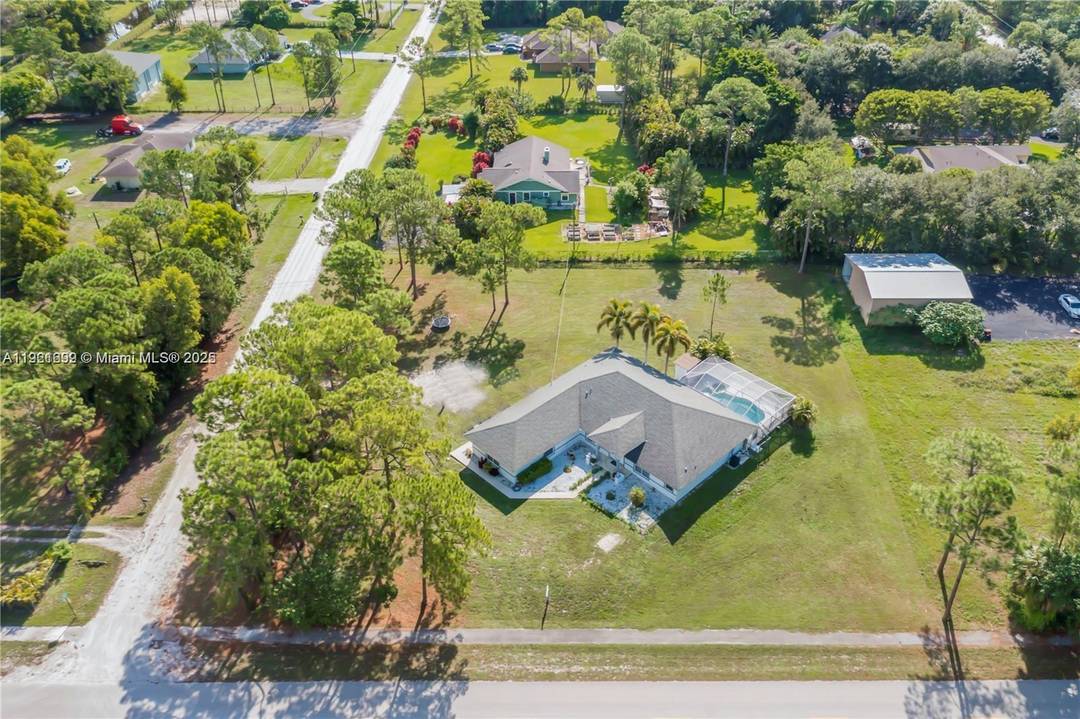 SELLER MOTIVATED ! ! ! Amazing and immaculate Ranch style home in prime location of the Loxahatchee area on the Acreage, featuring 2715 SF air 4bedrooms, 2bathrooms.