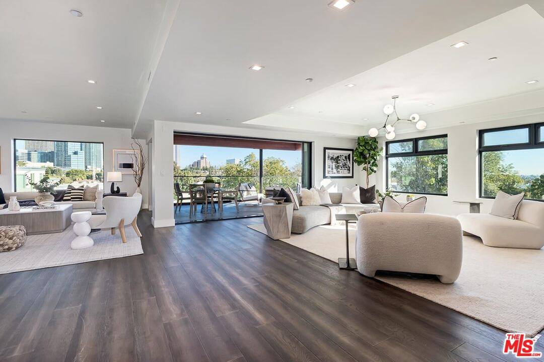 1839   Pandora Ave 4BR Beverlywood La