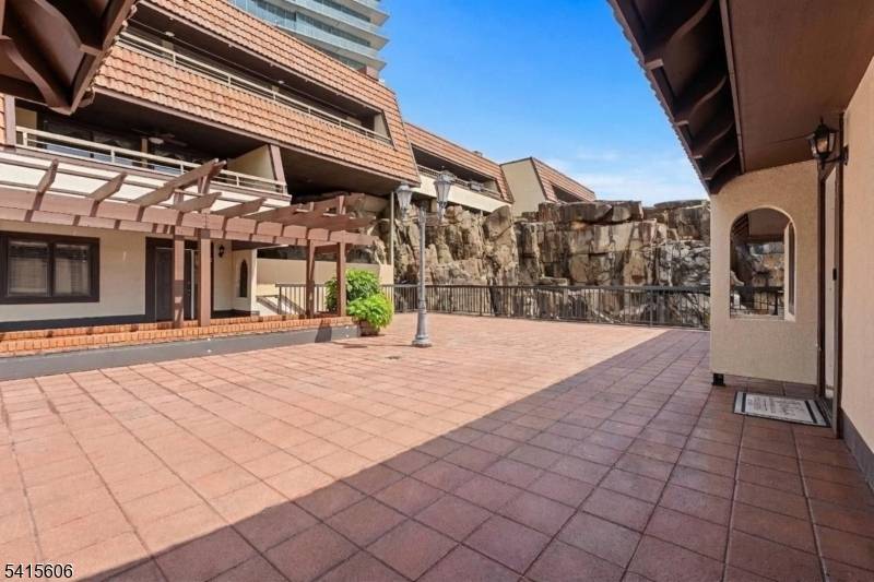 Welcome to the elegant CLIFF HOUSE overlooking the Hudson River Palisades.