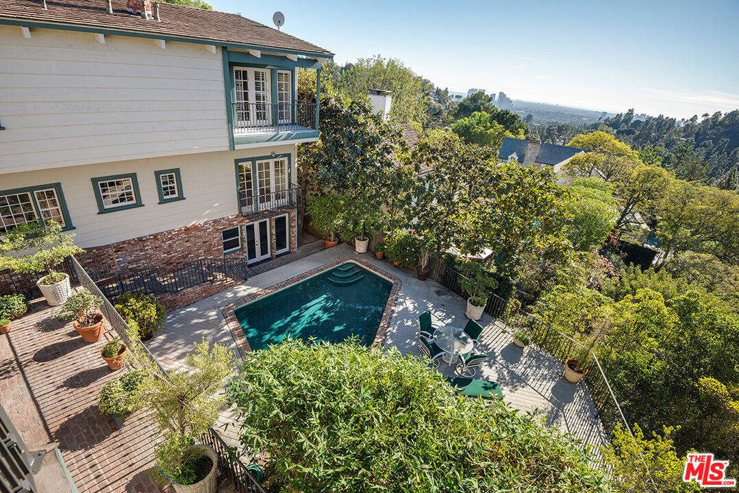 9455  LLOYDCREST DR Beverly Hills Flats LA