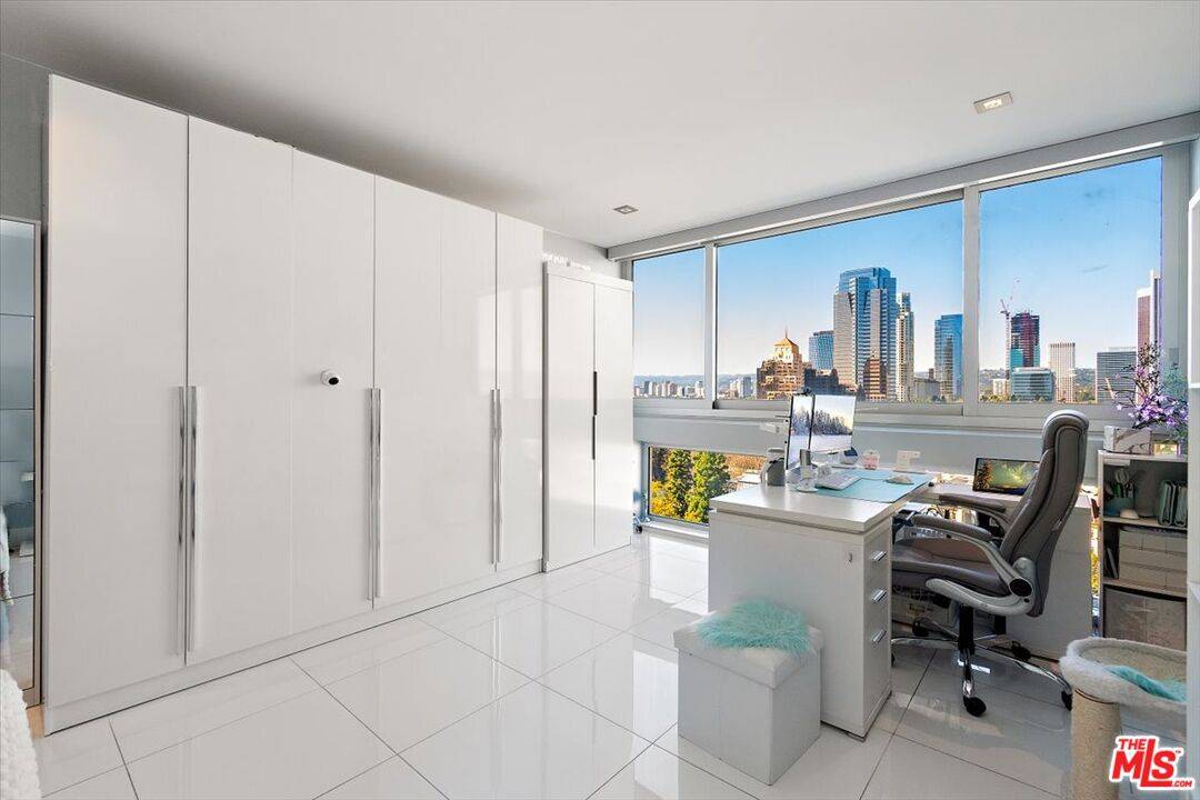 2222   Avenue Of The Stars 2BR Beverlywood La