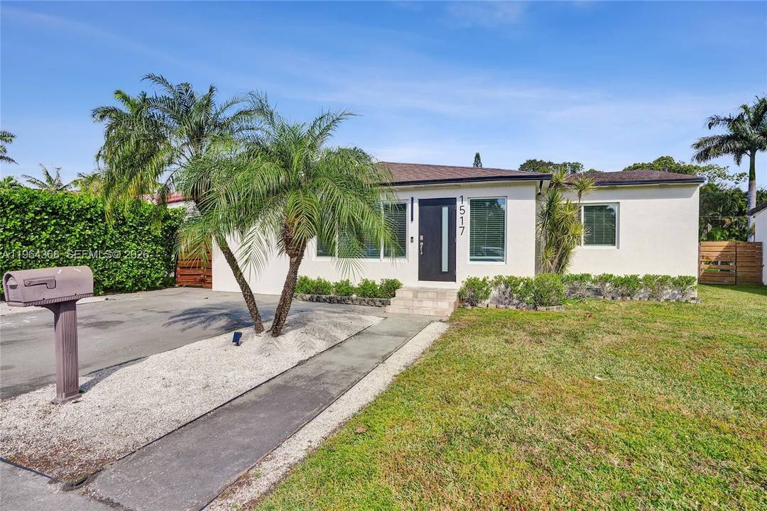 MOVE IN READY Beautiful single family, modern design throughout.