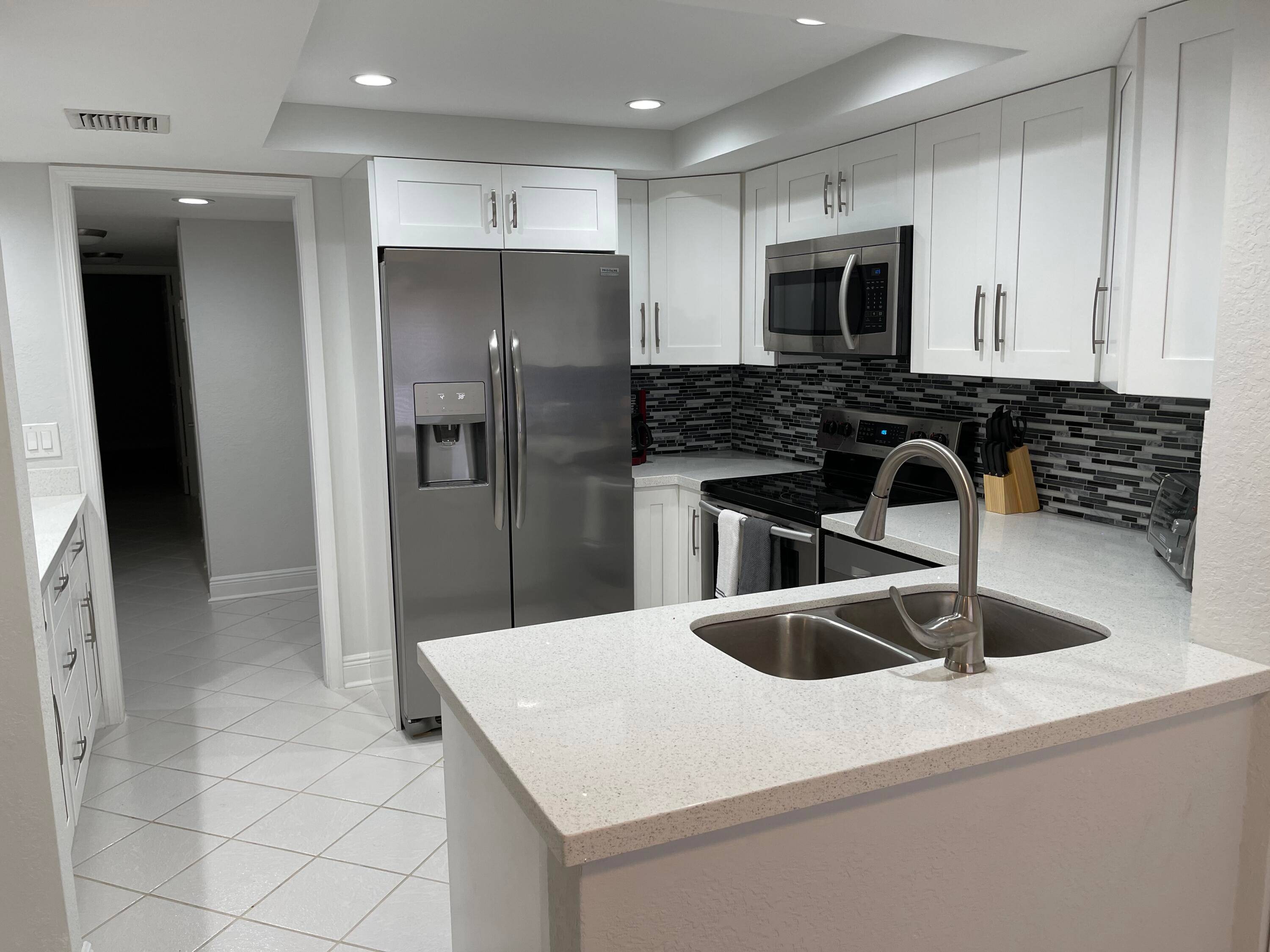 SEASONAL RENTAL Beautifully updated fully furnished turn key 2 2 condo in Twelve Oaks !