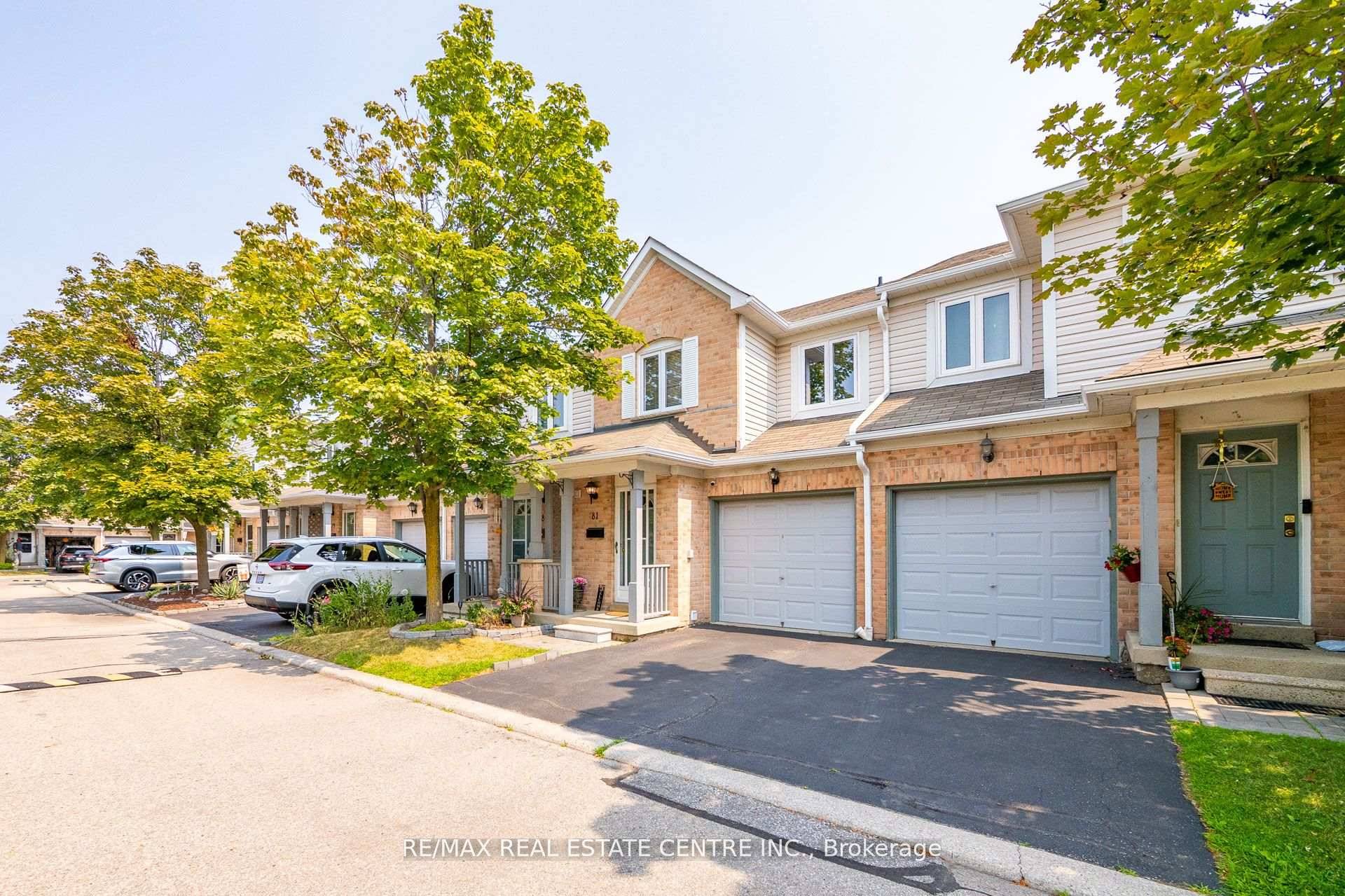 Gorgeous 3 Bedroom Daniels Built Townhouse With Finished Basement In Central Erin Mills In A Top Rated School Zone.