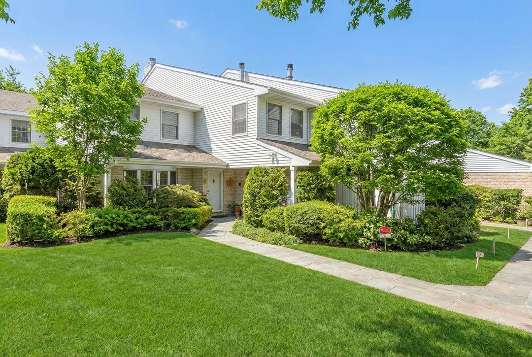 Southampton Village Townhouse South of the Highway