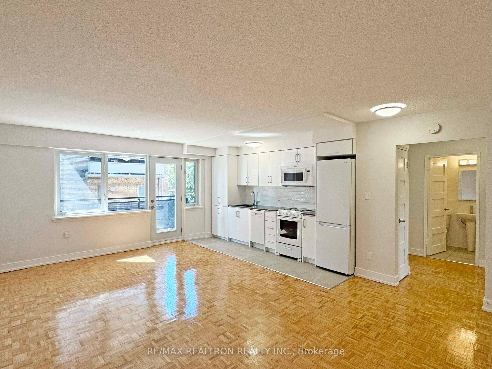 One 1 month free rent on a 1 year lease OR two 2 free months on a 2 year lease with no rent increase for 2nd year, contact LA for ...