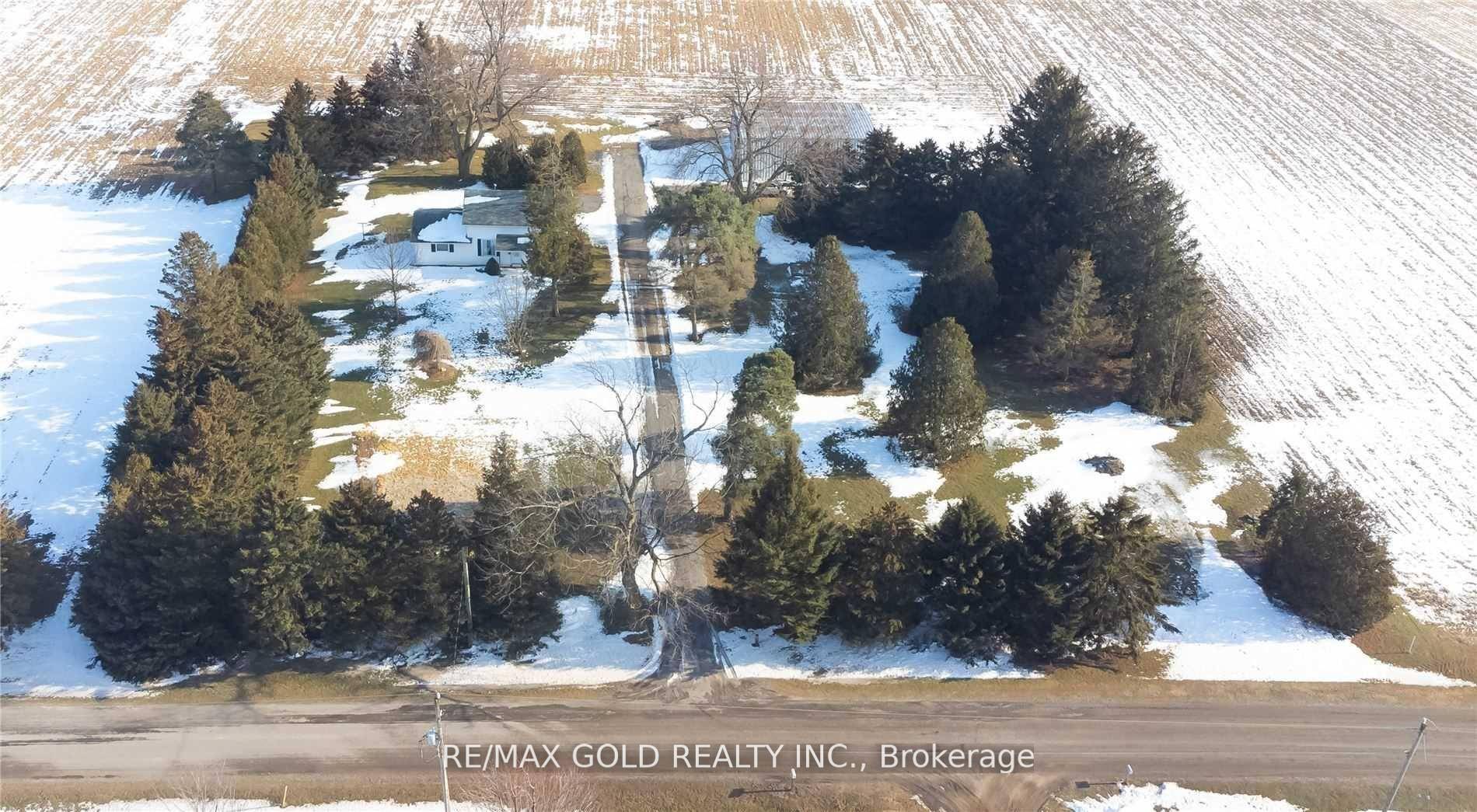 This House on 2. 02 Acre Lot, offers great Farm Style living situated near 401 and Ridgetown Chatham.