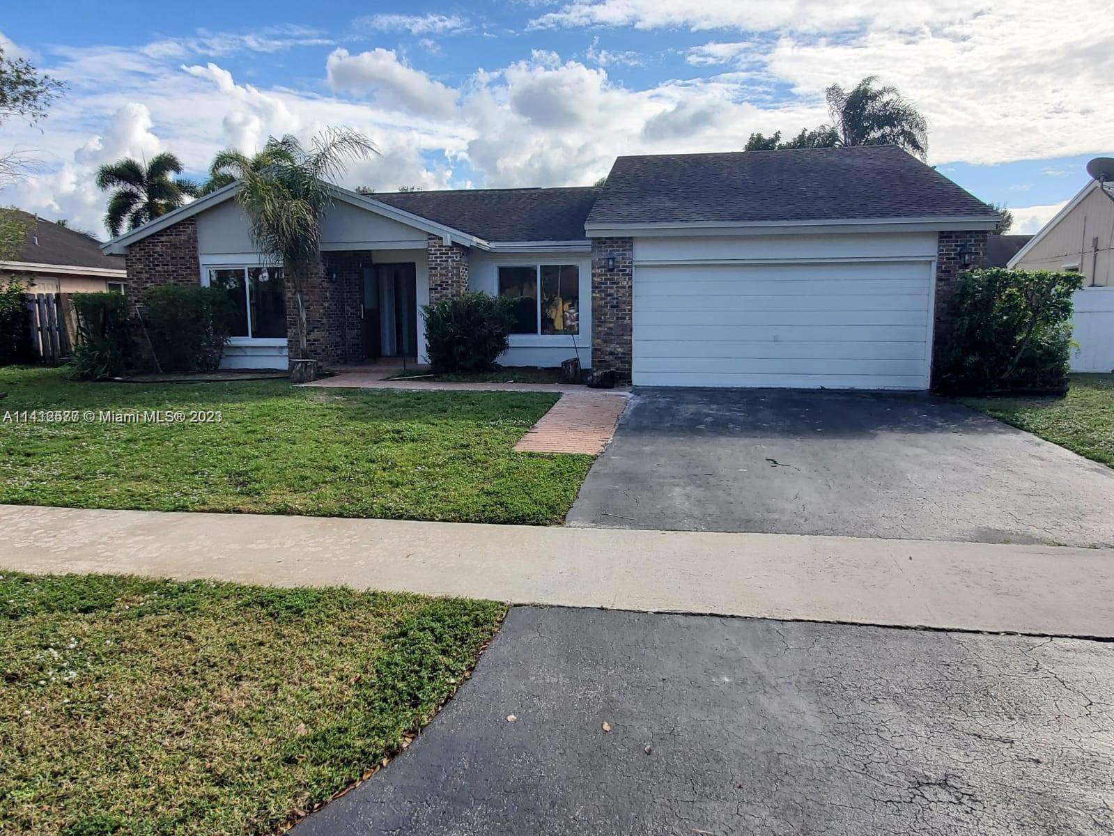 Beautiful home in Flamingo Gardens !