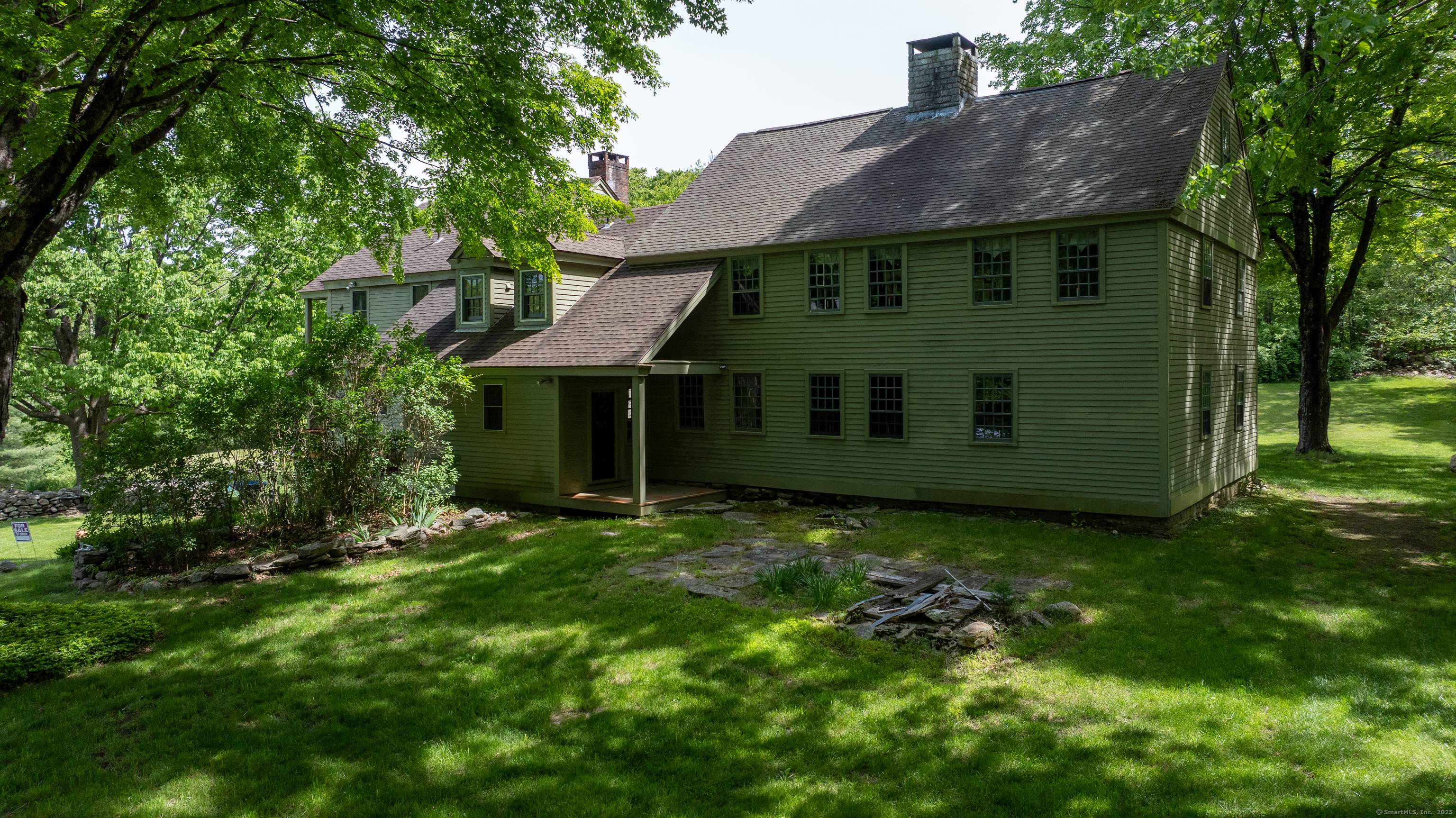 Welcome to this beautiful Colonial home built in 1738 with a 3 story addition added in 1987.