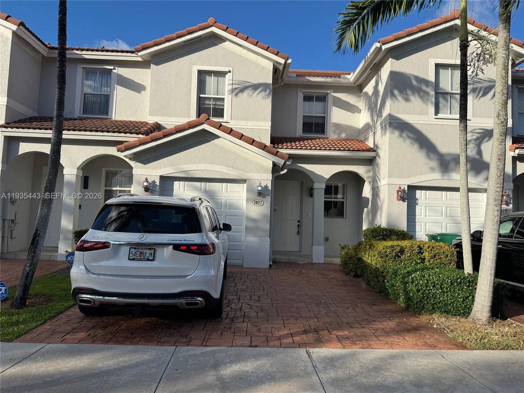 BEAUTIFUL 3 BEDROOMS 2. 5 BATHROOMS TWO STORY TOWNHOME FOR SALE IVES DAIRY TOWNHOMES !