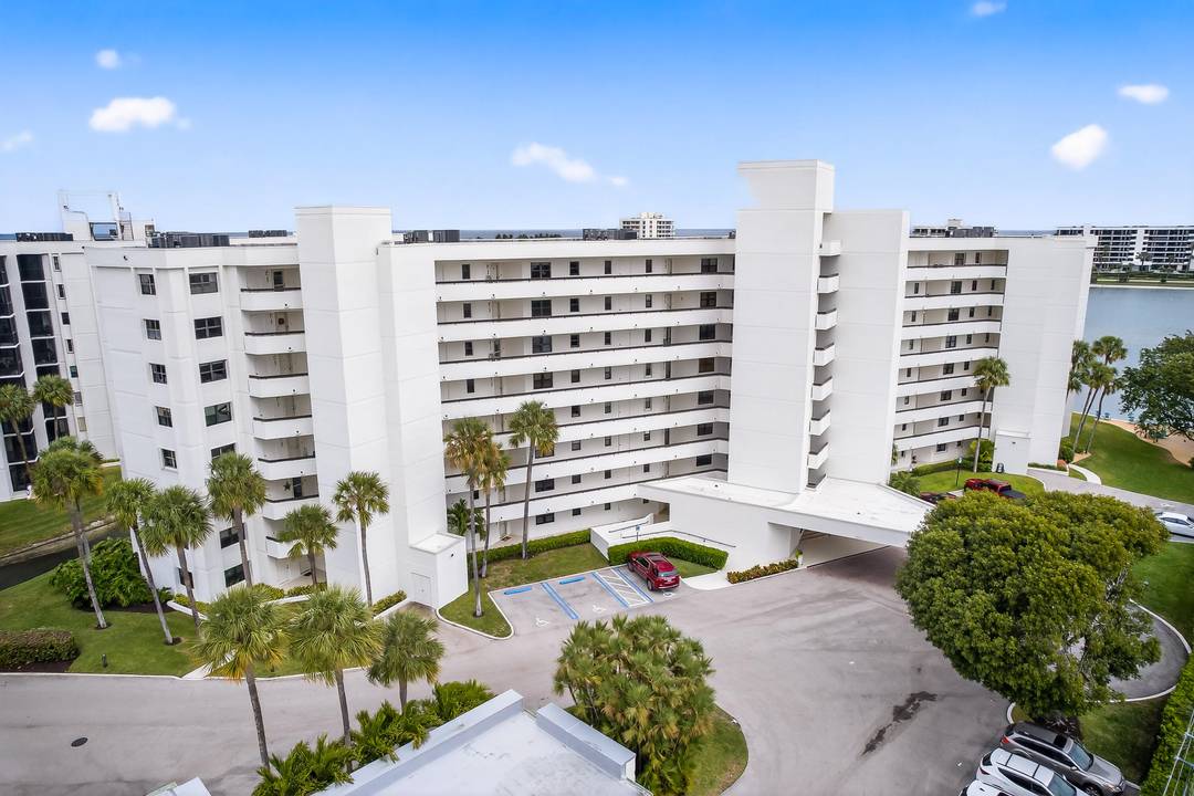 Enjoy a luxurious lifestyle at the highly sought after Sandpointe Bay Condominium in Tequesta !