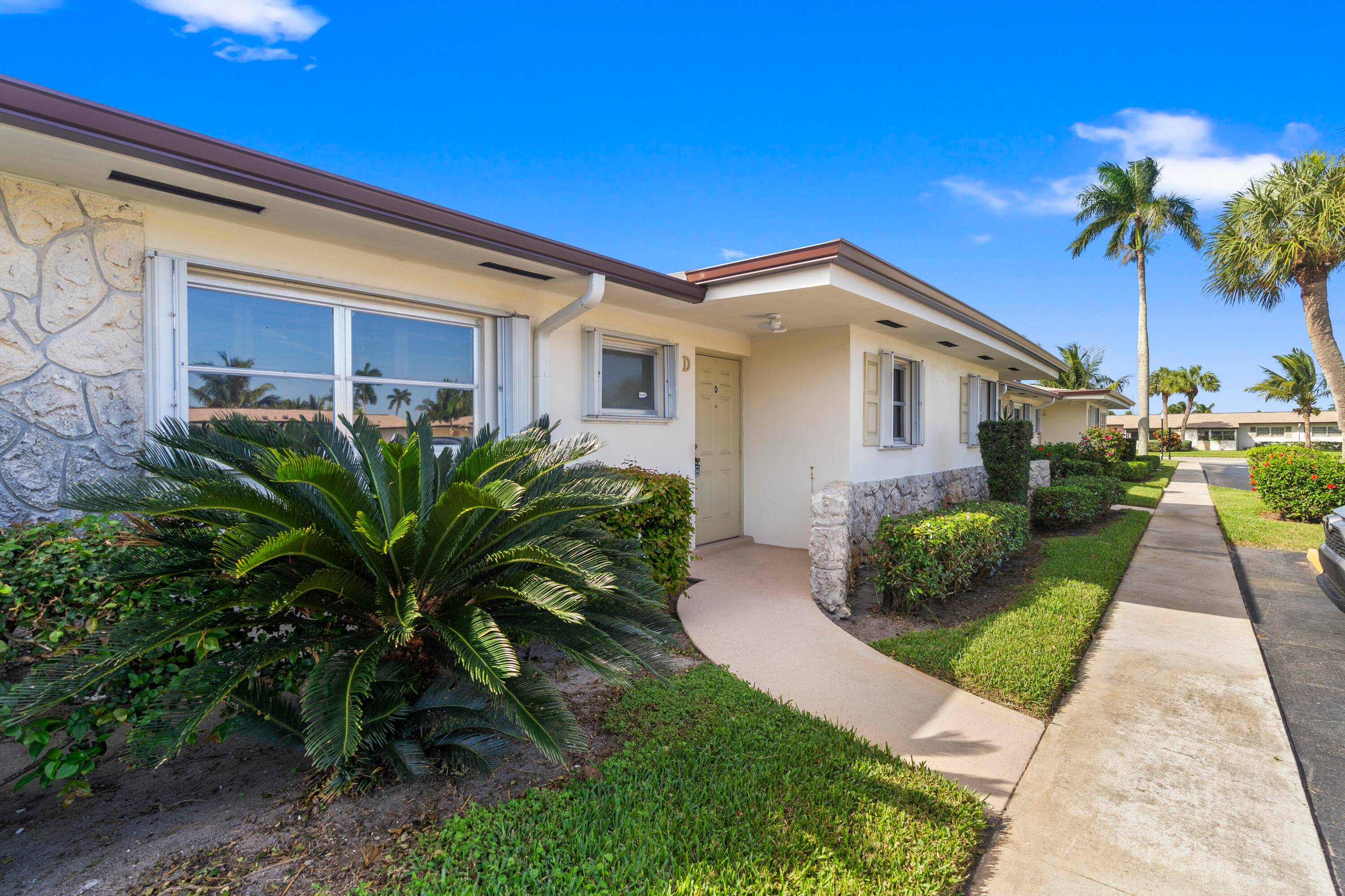 Welcome to Cresthaven Villas, a vibrant 55 community !