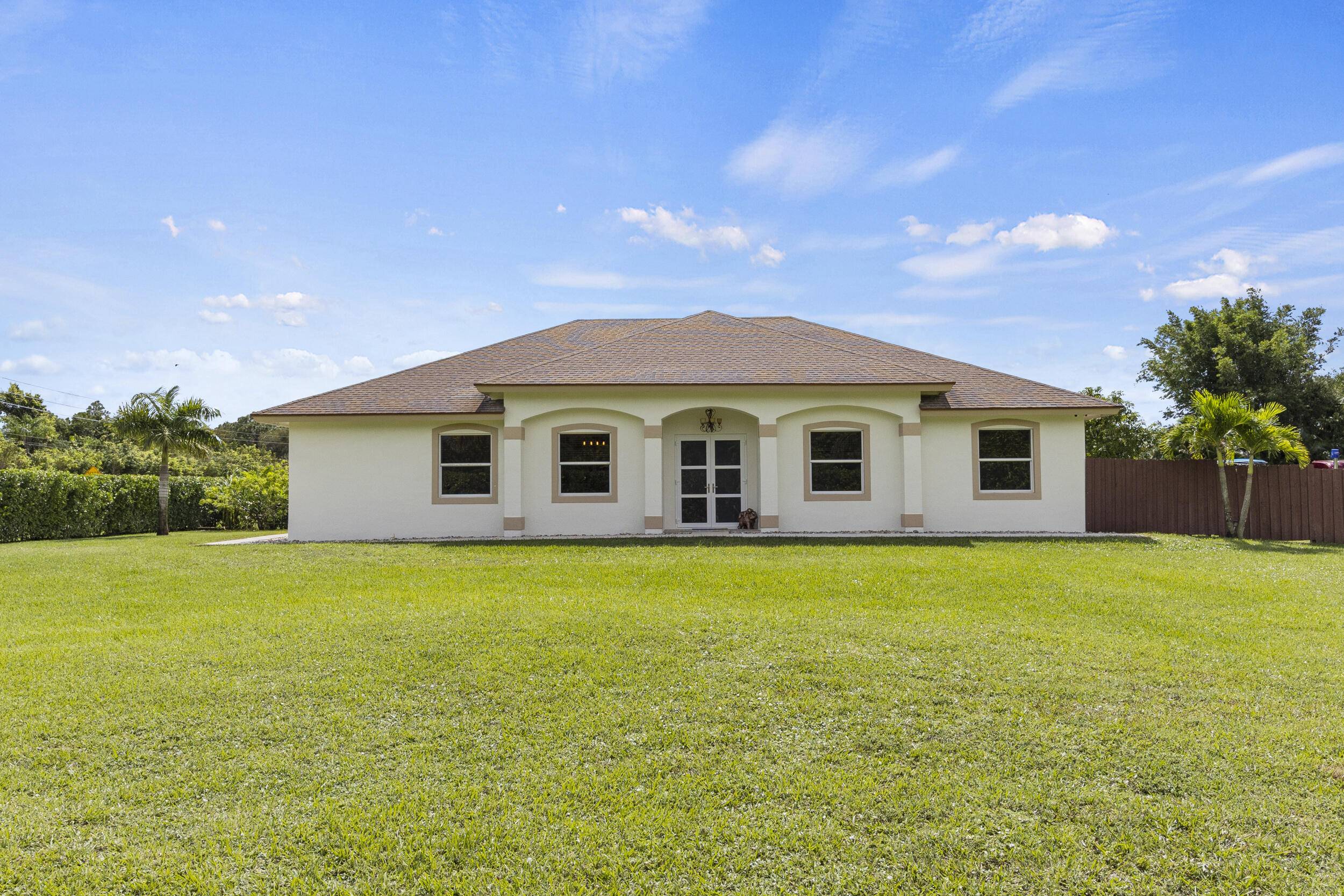 Have you been dreaming of a spacious, modern 3 bedroom, 2 bathroom home where you can finally escape the constraints of an HOA and embrace true Florida acreage living ?