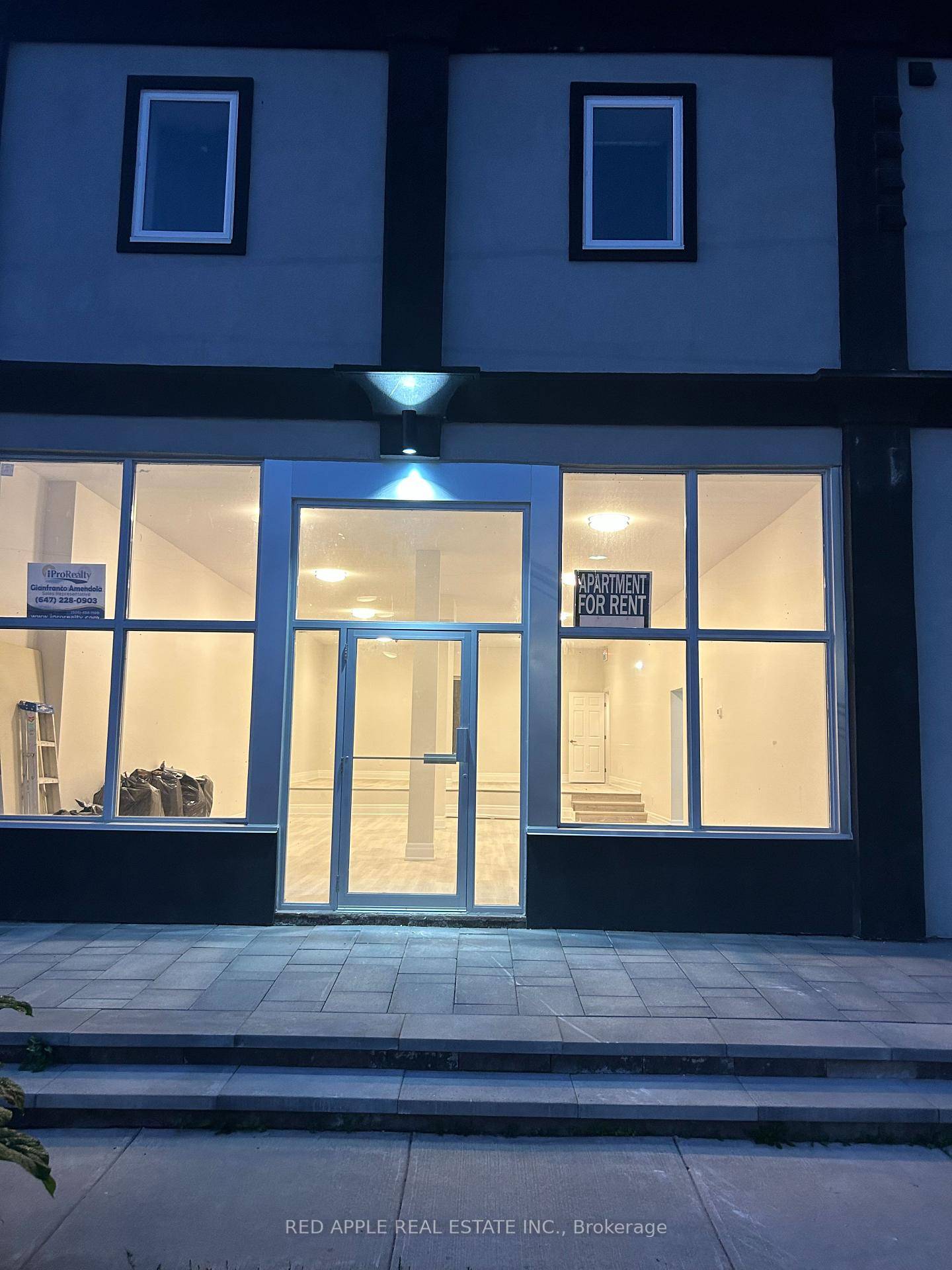 Exceptional street level commercial unit available FOR LEASE.