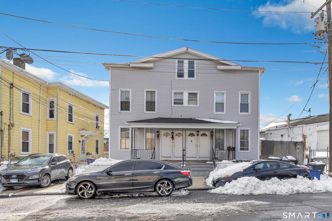 Exceptional 4 unit investment opportunity in Bridgeport !