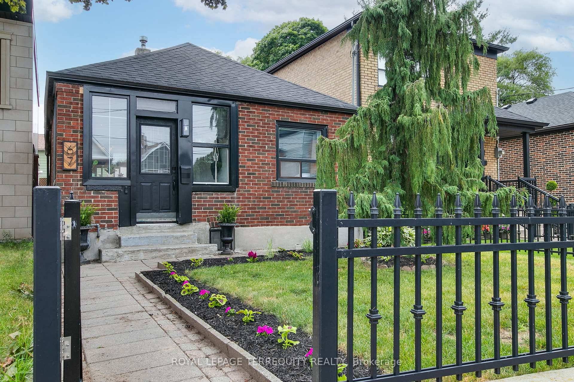 This updated 2 1 bed, 2 bath detached bungalow with spacious backyard, garden shed, private driveway and detached garage with 50 amp power service is located in desirable Rockcliffe Smythe ...