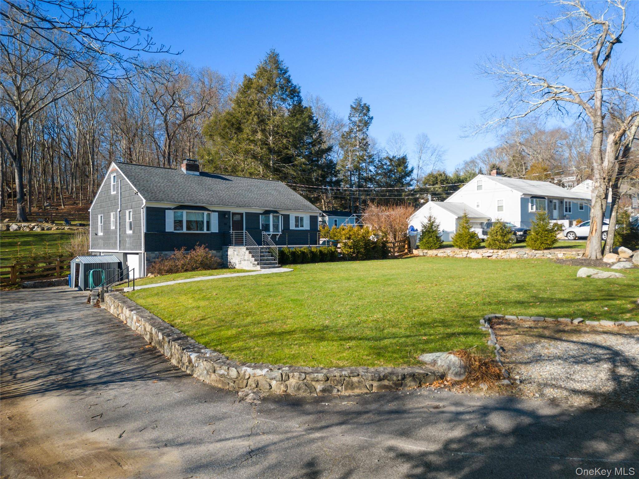 Charming Country Retreat for Pet Lovers in North Salem !